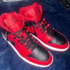 Jordan 1 Reverse Bred Mid’s Size 10